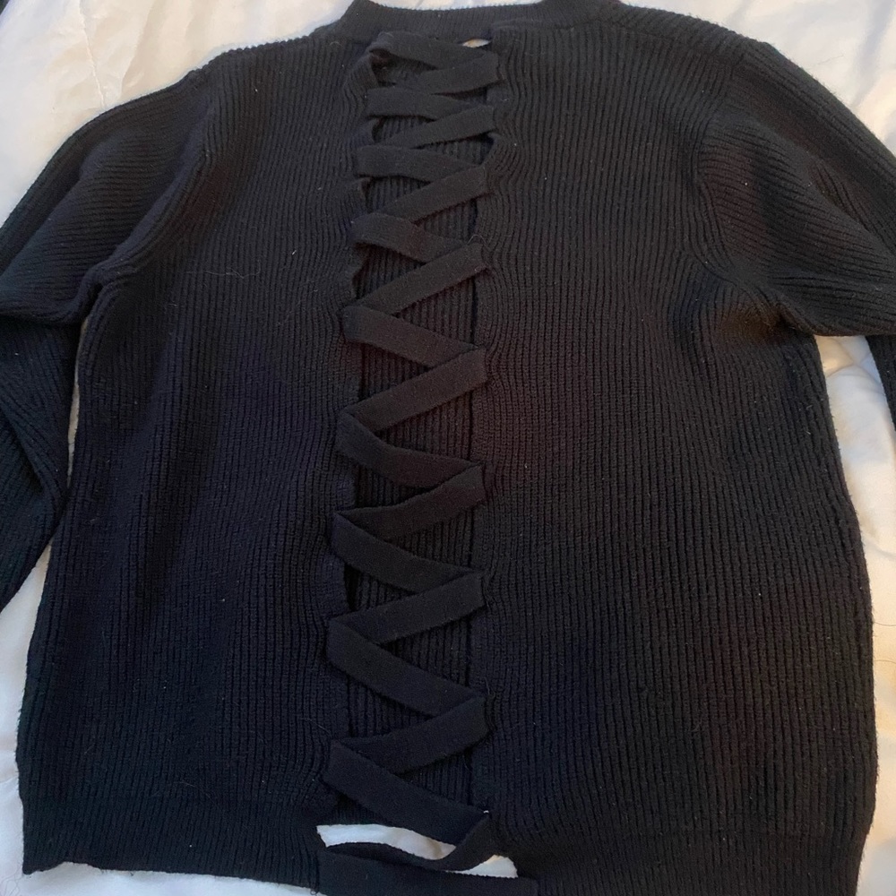 Sweater back cross